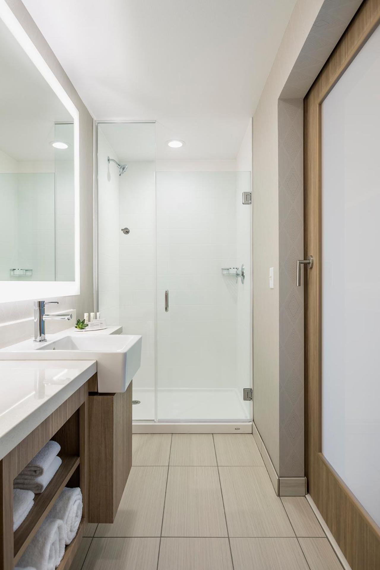 1 Bedroom Larger Suite, 1 King, Sofa bed,1634456623:JPEG