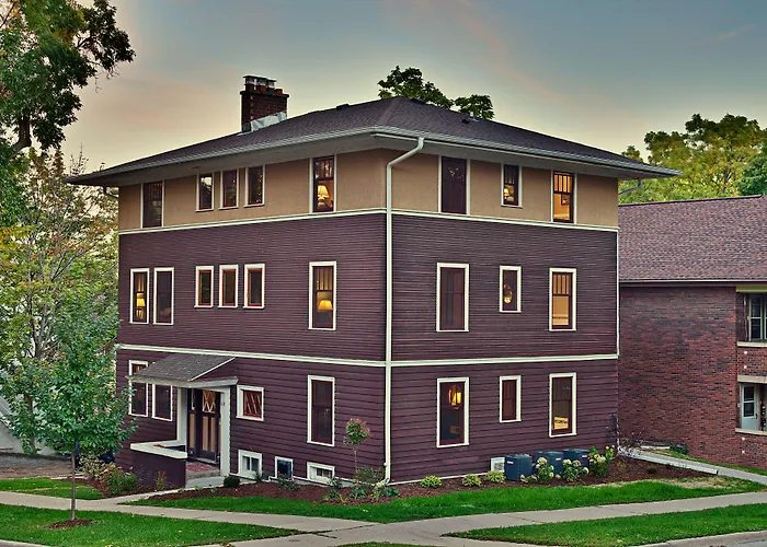 Airport Hotel: The Buckingham Inn
